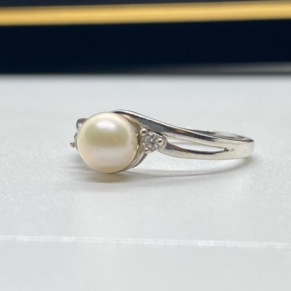 Pearl & Silver Ring With Two Stones - Picture 6 of 16